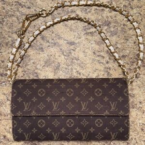 Louis Vuitton Monogram Clutch with Gold Chain, VERY VERY LITTLE WEAR!